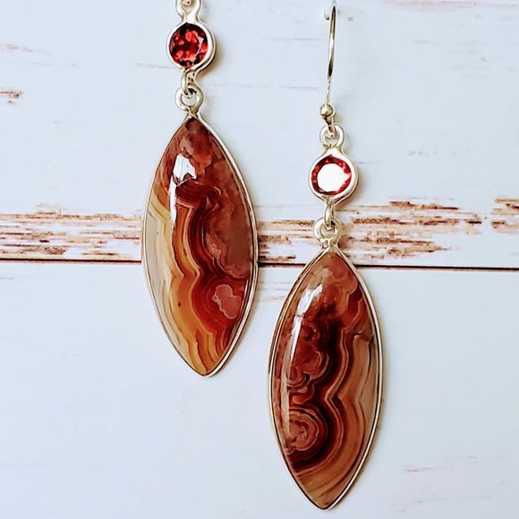 The Girl With Kaleidoscope Eyes Jewelry - Laguna Lace & Garnet Earrings